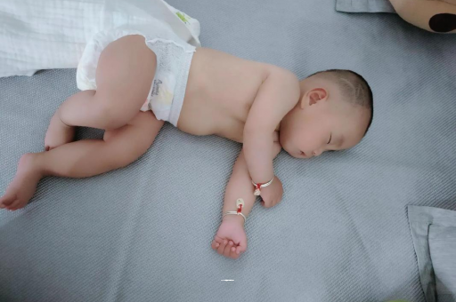 商丘3个月宝宝怎么抱